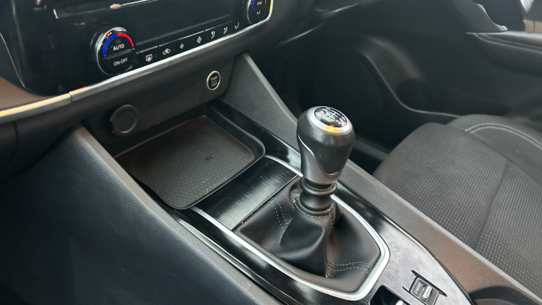 Nissan Qashqai 1.3 DiG-T MH Acenta Premium 5dr Petrol Hatchback